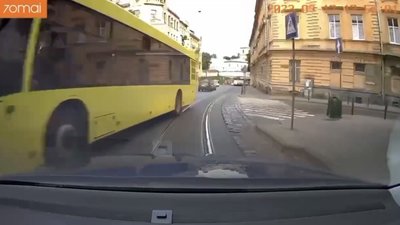 У Львові на маршруті курсує неадекватний водій автобусу (ВІДЕО)