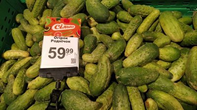 У Львові у відомому супермаркеті продають гнилі огірки (ФОТО)