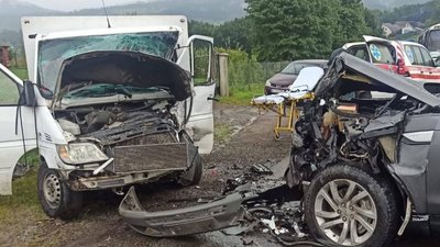 На Львівщині автомобілі перетворились на металобрухт