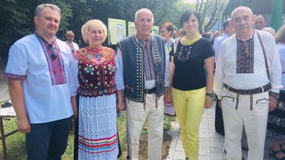 Ми застерігаємо тих, хто думає вибудувати власну кар’єру на розмінні територій України й творення «статусів» Донбасу і Криму, - Синютка