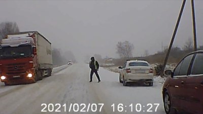 На Львівщині водій мало не збив поліцейського (ВІДЕО)