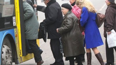 У міськраді Львова заявили, що примусять перевізників безкоштовно возити пенсіонерів