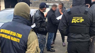 На Рівненщині поліцейські вилучили 15 кілограмів бурштину на майже шість тисяч доларів США