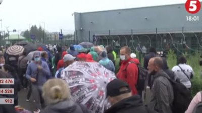 У пункті пропуску "Шегині - Медика" годинами чекали перетину кордону (ВІДЕО)