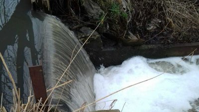 На Львівщині в річку зливають каналізаційні стоки (ФОТО)