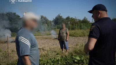 На Львівщині на гарячому впіймали чотирьох паліїв трави