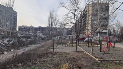 У Маріуполі окупанти збираються встановити новорічну ялинку