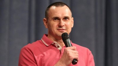 Попередня влада не стала йти на поступки президенту Росії Володимиру Путіну і не зрадила державних інтересів - Олег Сенцов