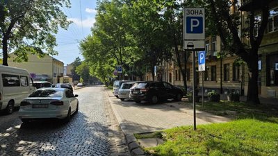 У центрі Львова вкрали ще одну парковку (ФОТО)