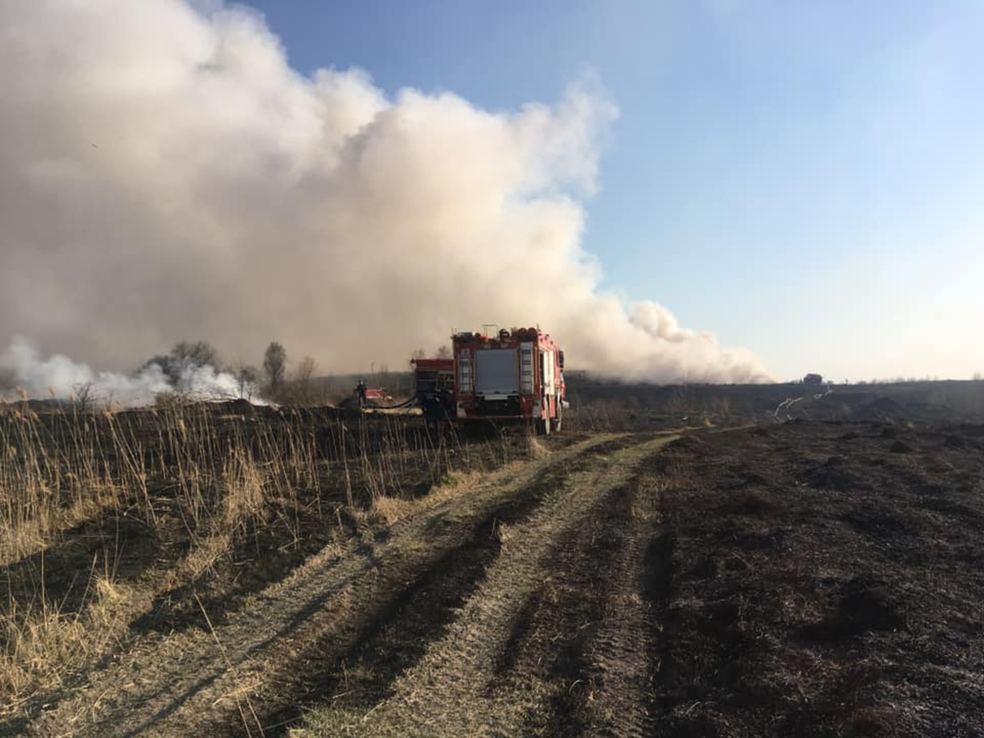 Як сильна пожежа охопила Новояворівське сміттєзвалище. Фото: Юрій Кенцало.