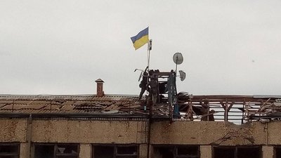 Над звільненою Миролюбівкою замайорів прапор України