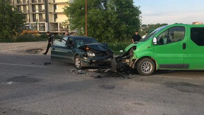 Як у Буську сталась безглузда аварія (ФОТО)