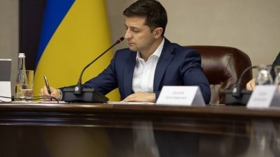 Зеленський масово звільняє голів райдержадміністрацій в областях