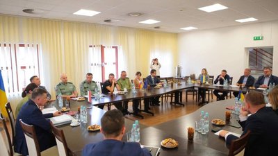 Козицький обіцяє, що черги вантажівок на кордоні з Польщею скоро зменшаться