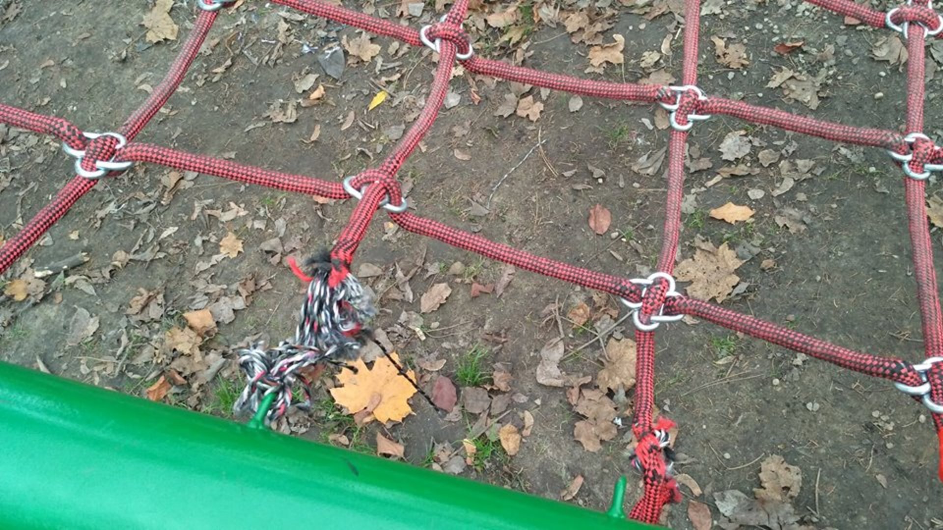 Як у Львові якісно будують дитячі майданчики