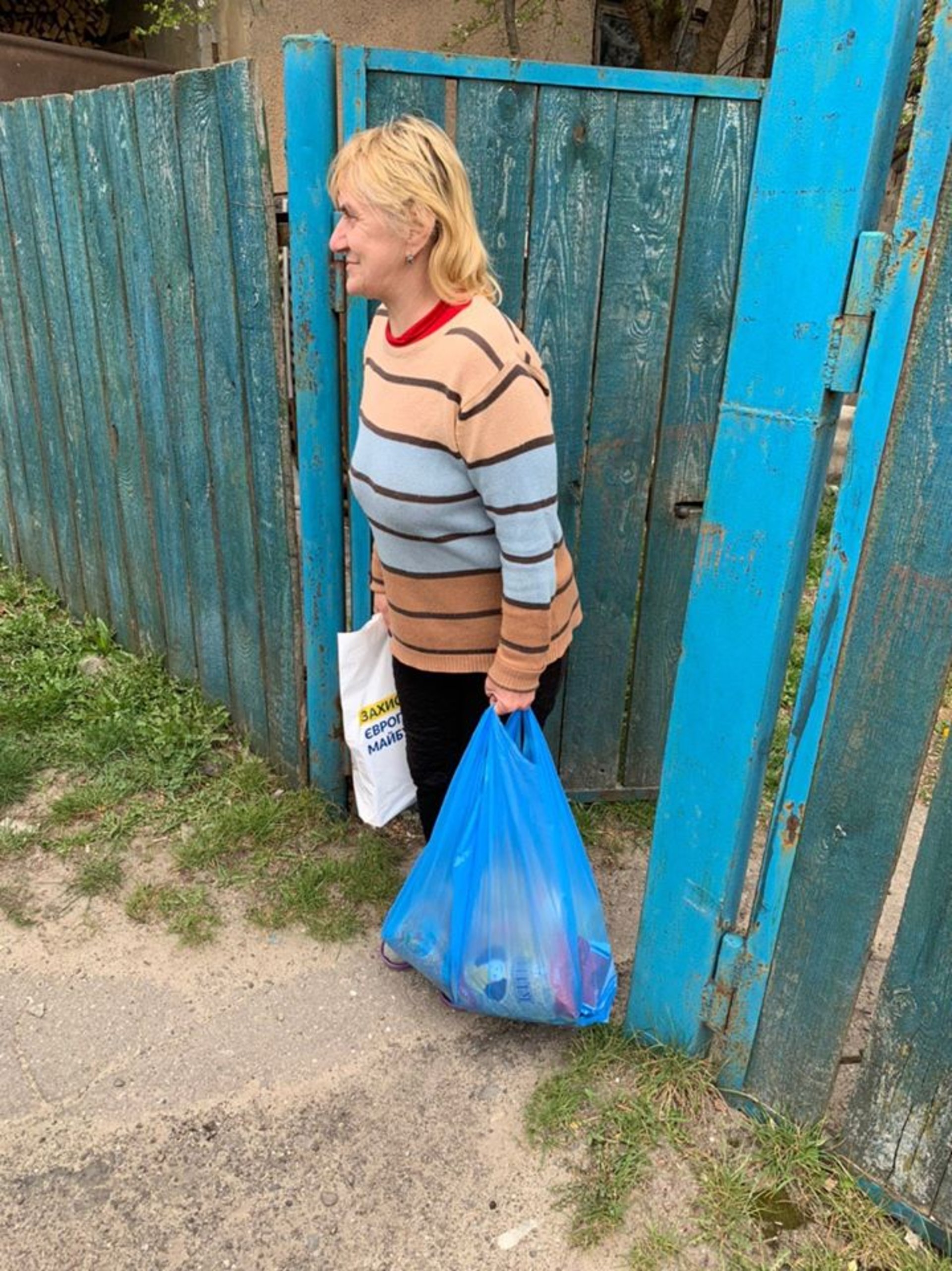 На Яворівщині подбали про найбільш соціально незахищених мешканців. Фото: Івано-Франківська сільська рада.