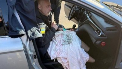 На Львівщині з митника зняли штани