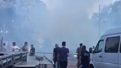 Поліція встановила, хто кинув димову шашку під час зустрічі Порошенка з виборцями