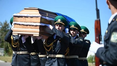 Закарпаття зустріло на українській землі останки полковника Євгена Коновальця