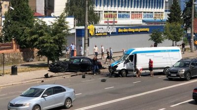 У Львові не розминулись автомобілі (ФОТО, ВІДЕО)