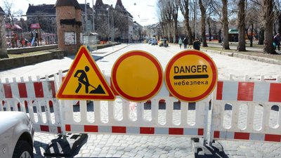 Другу частину вулиці Степана Бандери для проїзду планують відкрити у липні (ВІДЕО)
