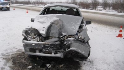 На трасі "Київ - Чоп" автомобіль не розминувся із вантажівкою (ФОТО)