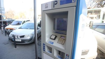Садовому не читати: в Івано-Франківську на свята зроблять безкоштовне паркування автомобіль