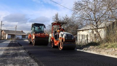 У Бориславі кладуть асфальт