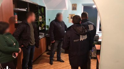 У Львівській області чиновники Геокадастру намагалися заволодіти землею на 25 млн грн
