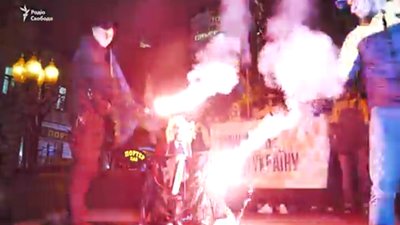 У центрі Києва спалили опудало Владіміра Лєніна