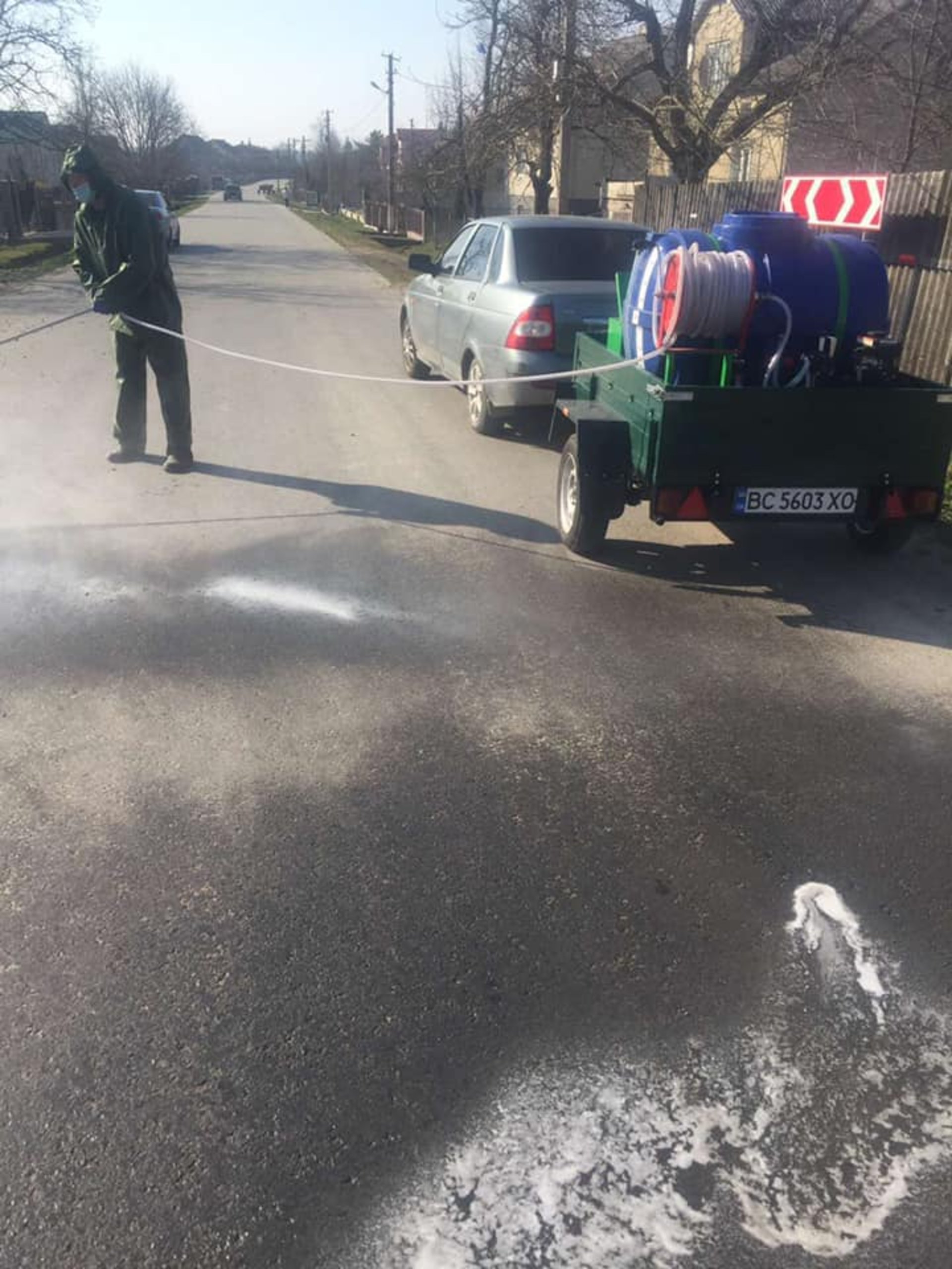 Як на Львівщині дезінфікують дороги. Фото: Самбірська РДА.