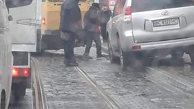 У Львові через ДТП ускладнився рух транспорту