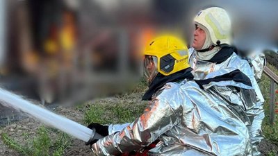 На Київщині триває масштабна пожежа