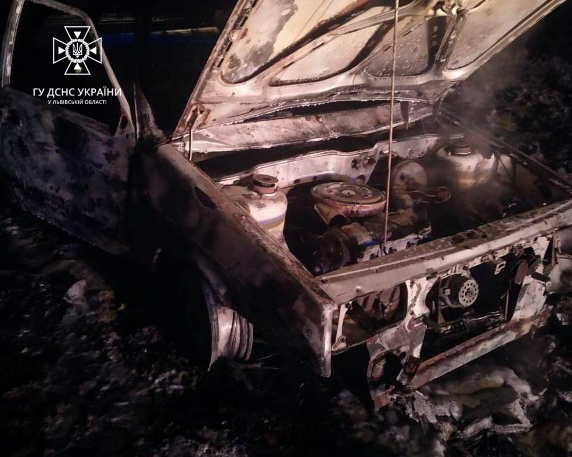 Вогнеборці Львівщини двічі ліквідовували пожежі в автомобілях