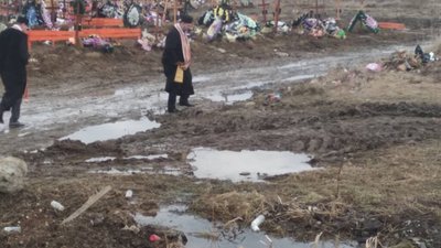 На Львівщині священники обурилися станом кладовища (ФОТО)