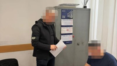 Інспектор Львівської митниці допоміг ввезти товарів на майже 7 млн грн без сплати митних платежів