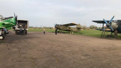 На Львівщині вздовж кордону літаки скидають вакцини проти сказу (ФОТО)