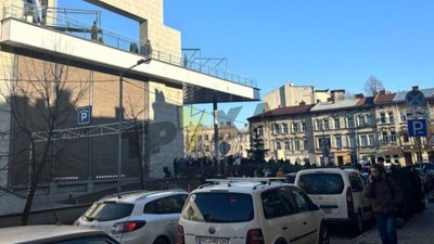 У Львові замінували торговий центр