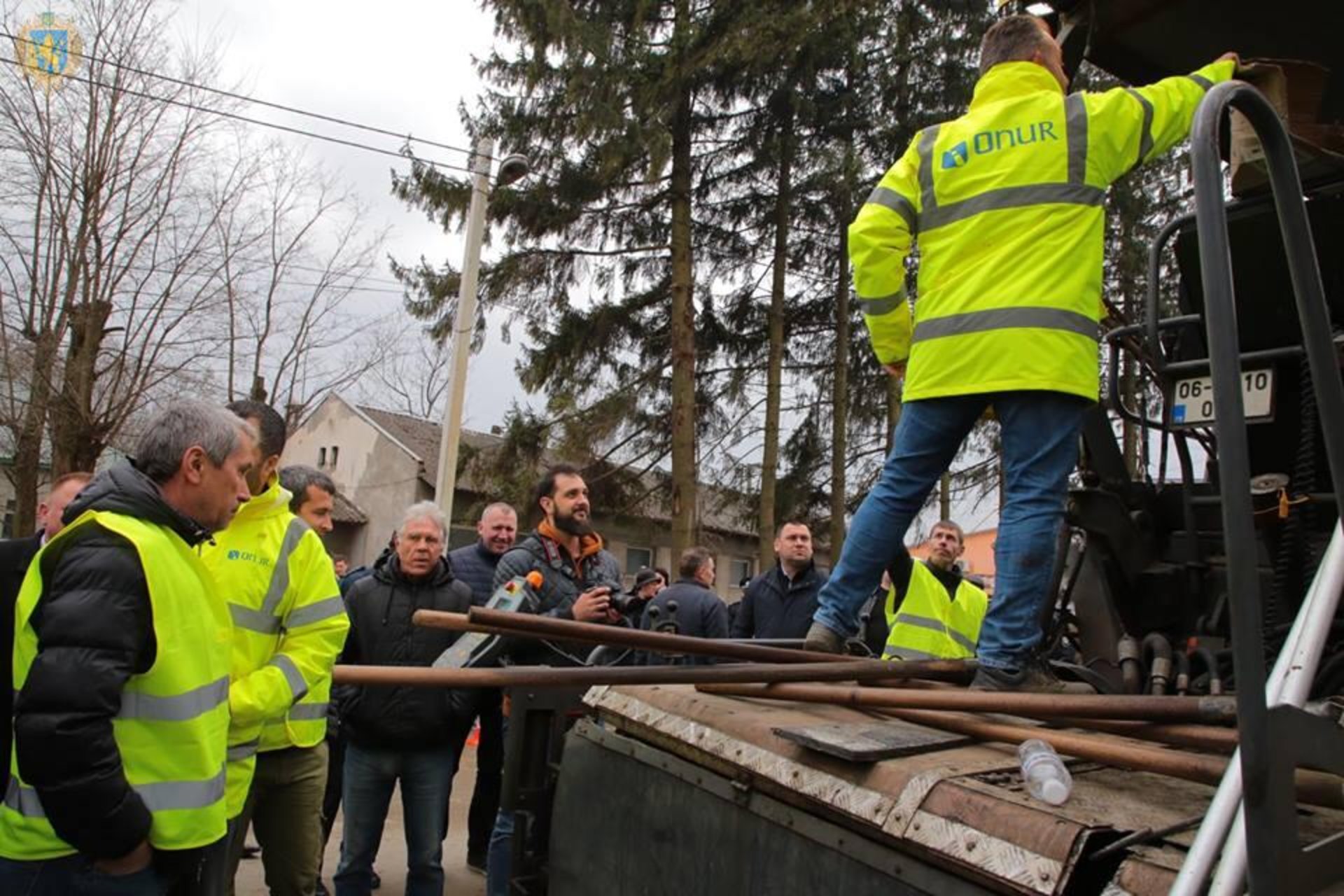 Гройсман оглянув ремонт автомобільної дороги "Львів-Пустомити-Меденичі". Фото прес-служба ЛОДА