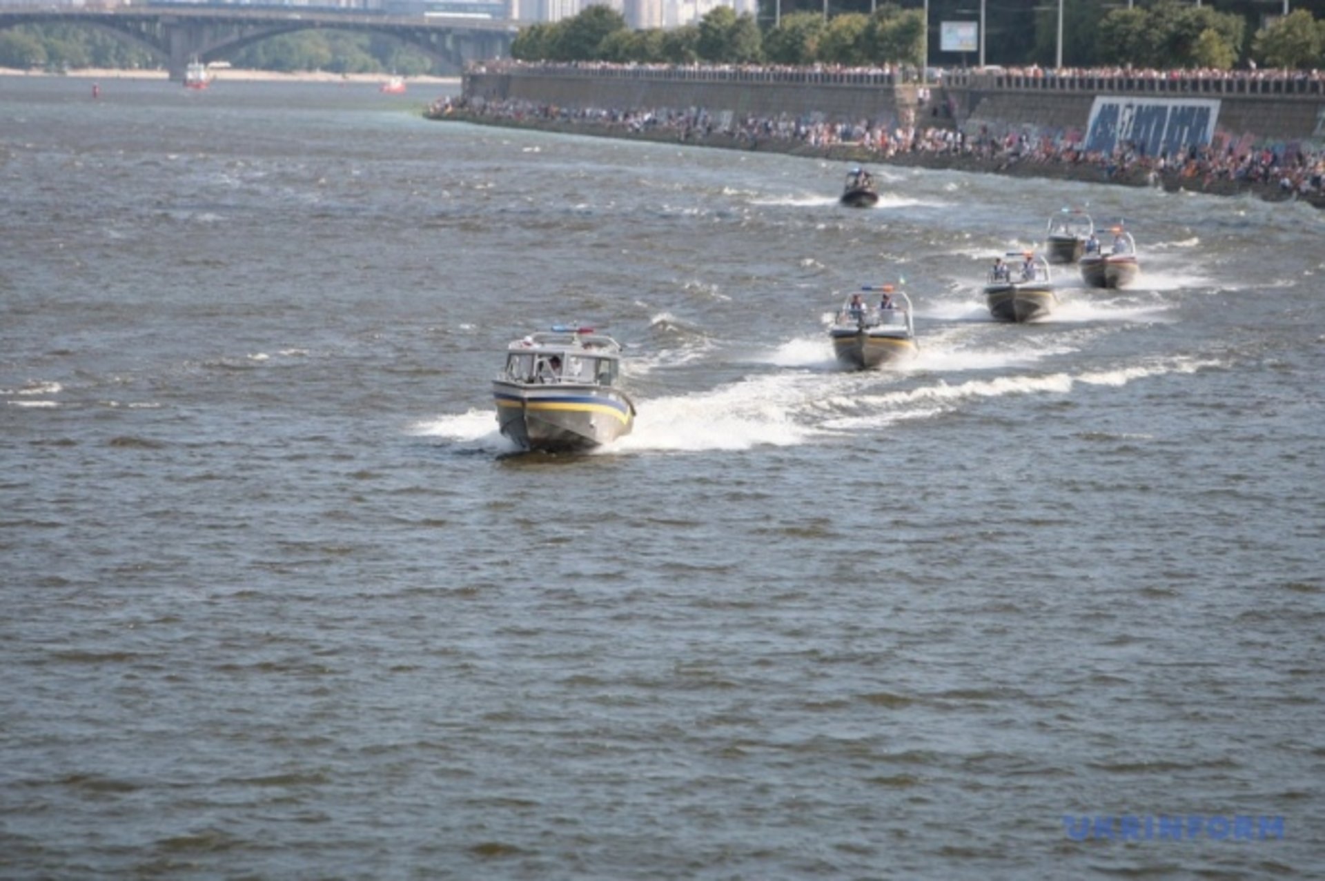 У Києві вперше пройшов річковий парад