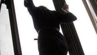 У Львові жінка викинулася з вікна багатоповерхівки