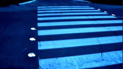 У Червонограді почали встановлювати пішохідні переходи, які світяться вночі (ВІДЕО)