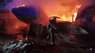 У Львові виникла пожежа в гаражі, постраждав чоловік