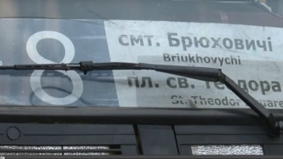 Соцмережі «підірвало» фото черги людей на маршрутку до Брюхович (ФОТО, ВІДЕО)