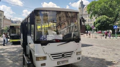 У Львові до лікарні запустили автобус