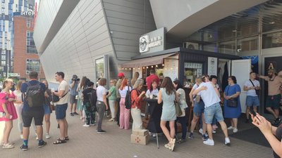 У Львові відвідувачі кав’ярні можуть витерти ноги об триколор