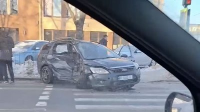 Серйозна ДТП на Володимира Великого у Львові (ВІДЕО)