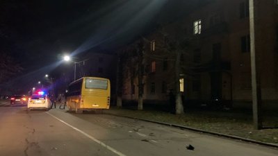У Червонограді легковик врізався в маршрутку (ФОТО)