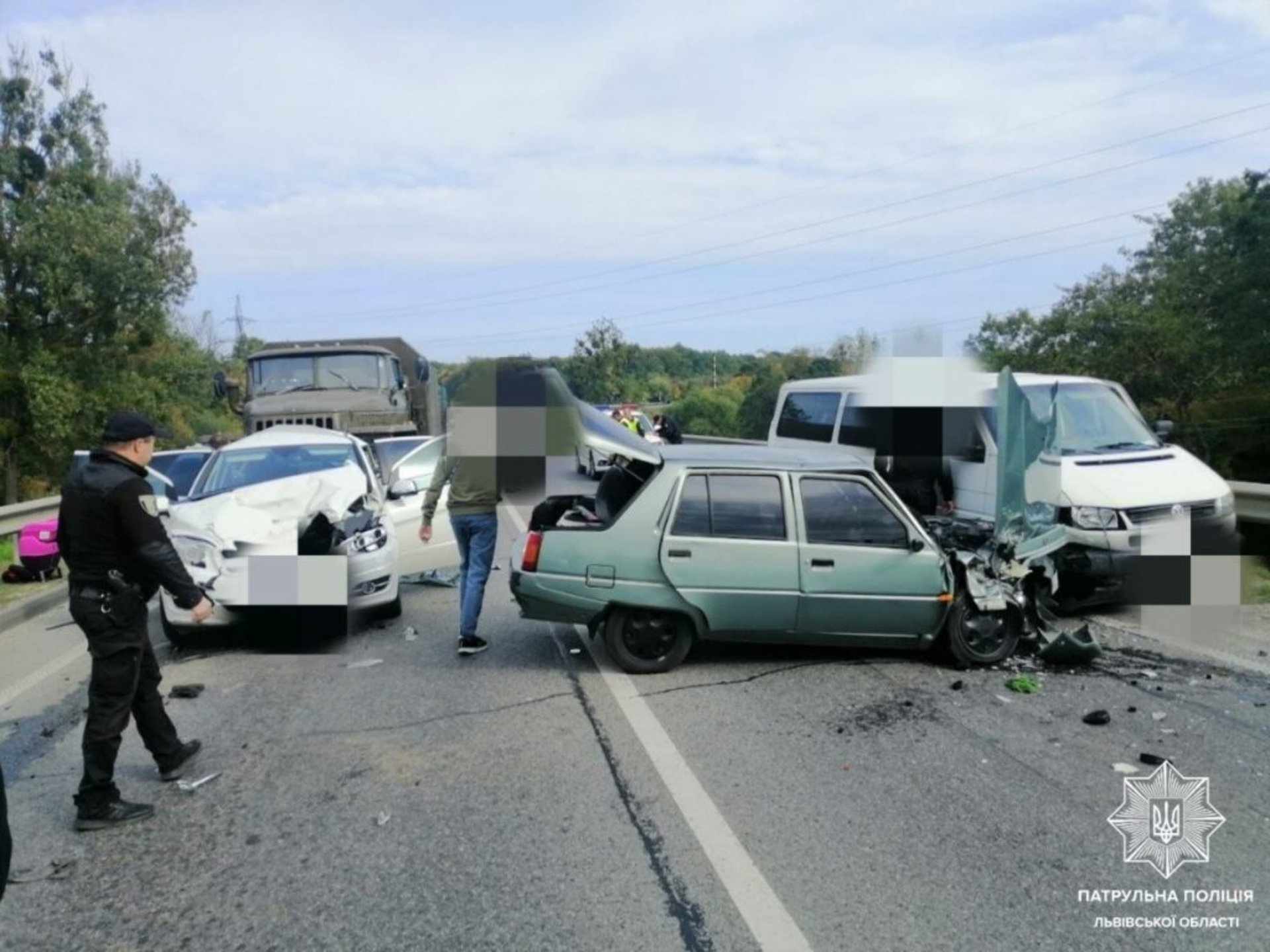 Біля Львова не розминулись чотири автомобілі