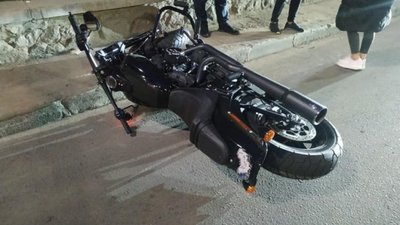 У Яворівському районі мотоцикліст збив дівчину